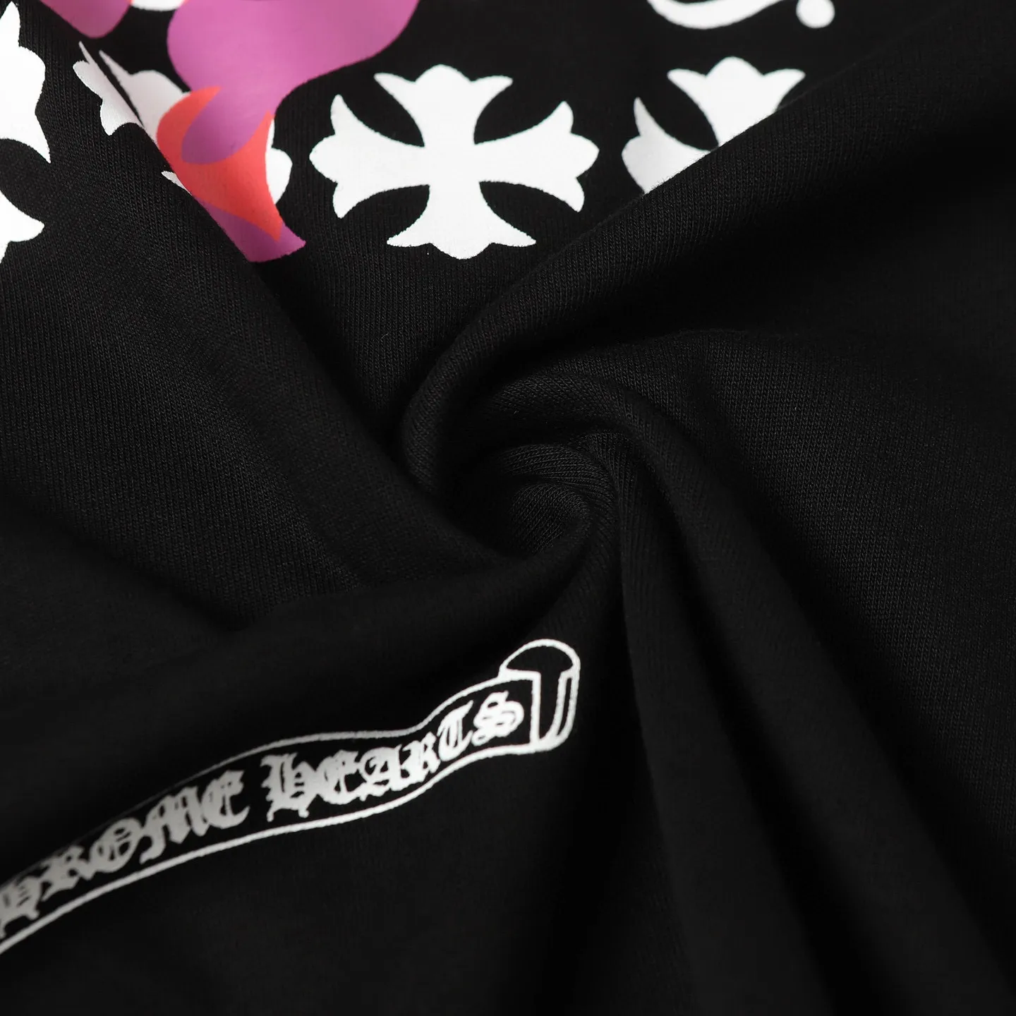 🅿️170 Chrome hearte/Chrome heart ch 25ss early spring new Sanskrit printed short-sleeved T-shirt. A must-have item for daily commuting for men and women in light luxury. The correct version is welcome to compare. Detailed features: ·280 grams of 100% pure cotton double yarn jersey fabric. ·Custom-dyed in the same vat with special thickened 32 counts of double-strand 1x1 thread. ·Double-needle cross-stitch technology. ·Original main mark washed hangtag. Color: black white. Size: XS-L